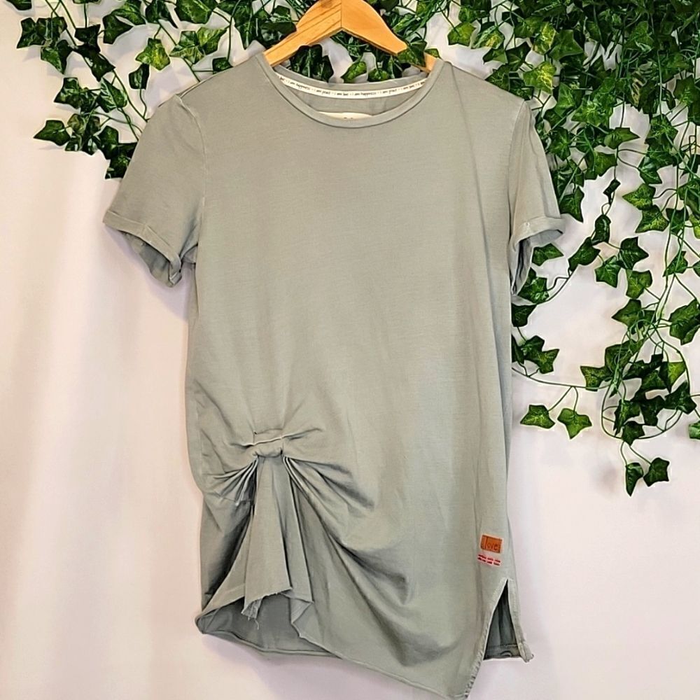 Peace Love World. Perfect Tee. Size XS. EUC